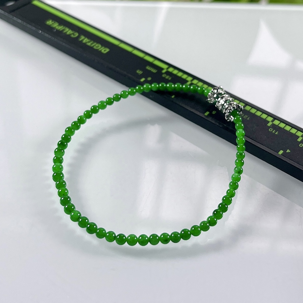 收藏级别，缅甸天然翡翠A货，卡3冰种满绿正阳绿小米珠小圆珠手串手链，尺寸：3mm/61颗，长度170mm，重量：3.41g