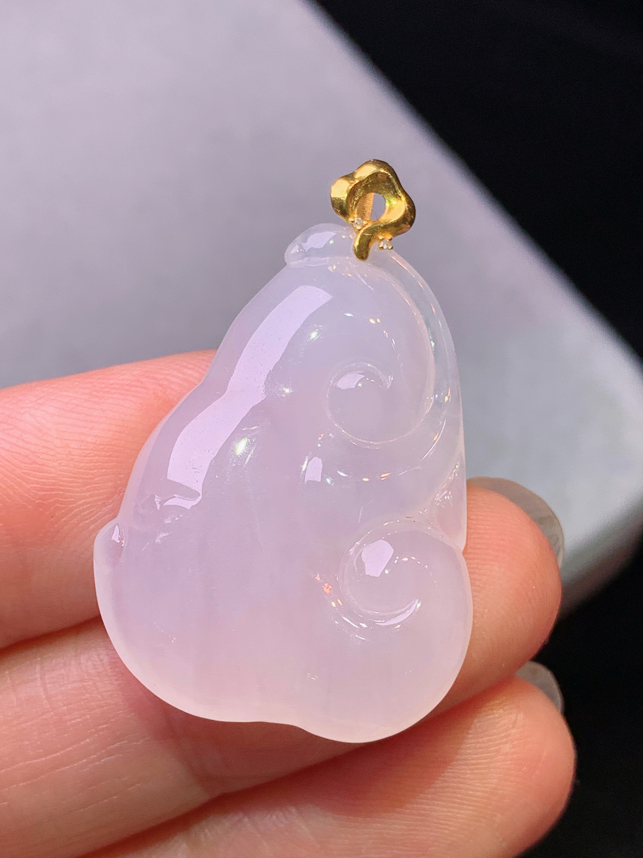 18k金镶嵌冰种如意吊坠 玉质细腻 色泽艳丽清新 水润亮眼 整体尺寸33.6*21.8*6.2b1