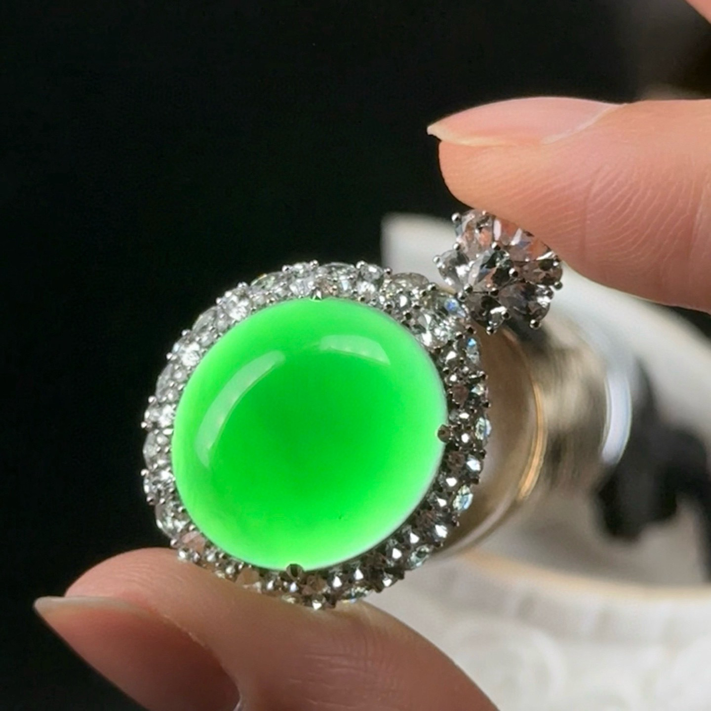 精品18k墨翠蛋面吊坠 种好色正 黑度极好 打灯通透去油性十足 尺寸33