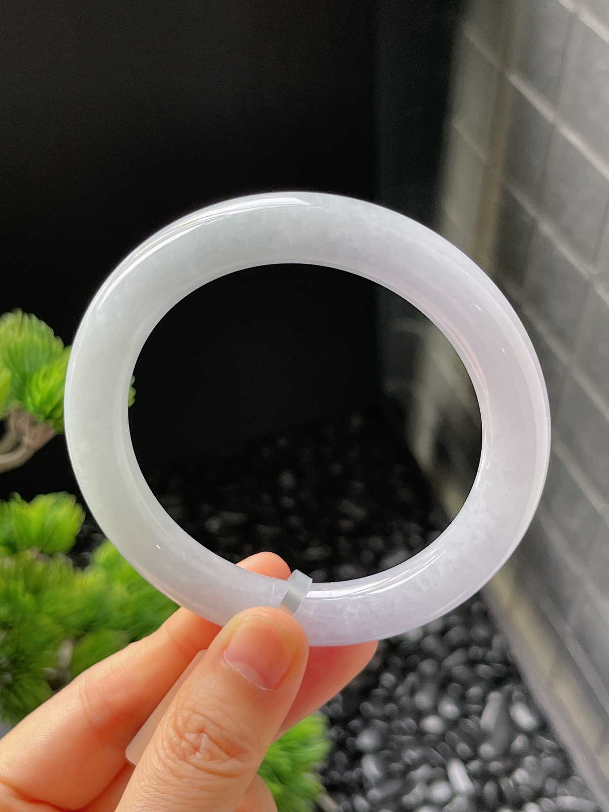 圆镯57.5圈口，翡翠糯化种淡春彩手镯