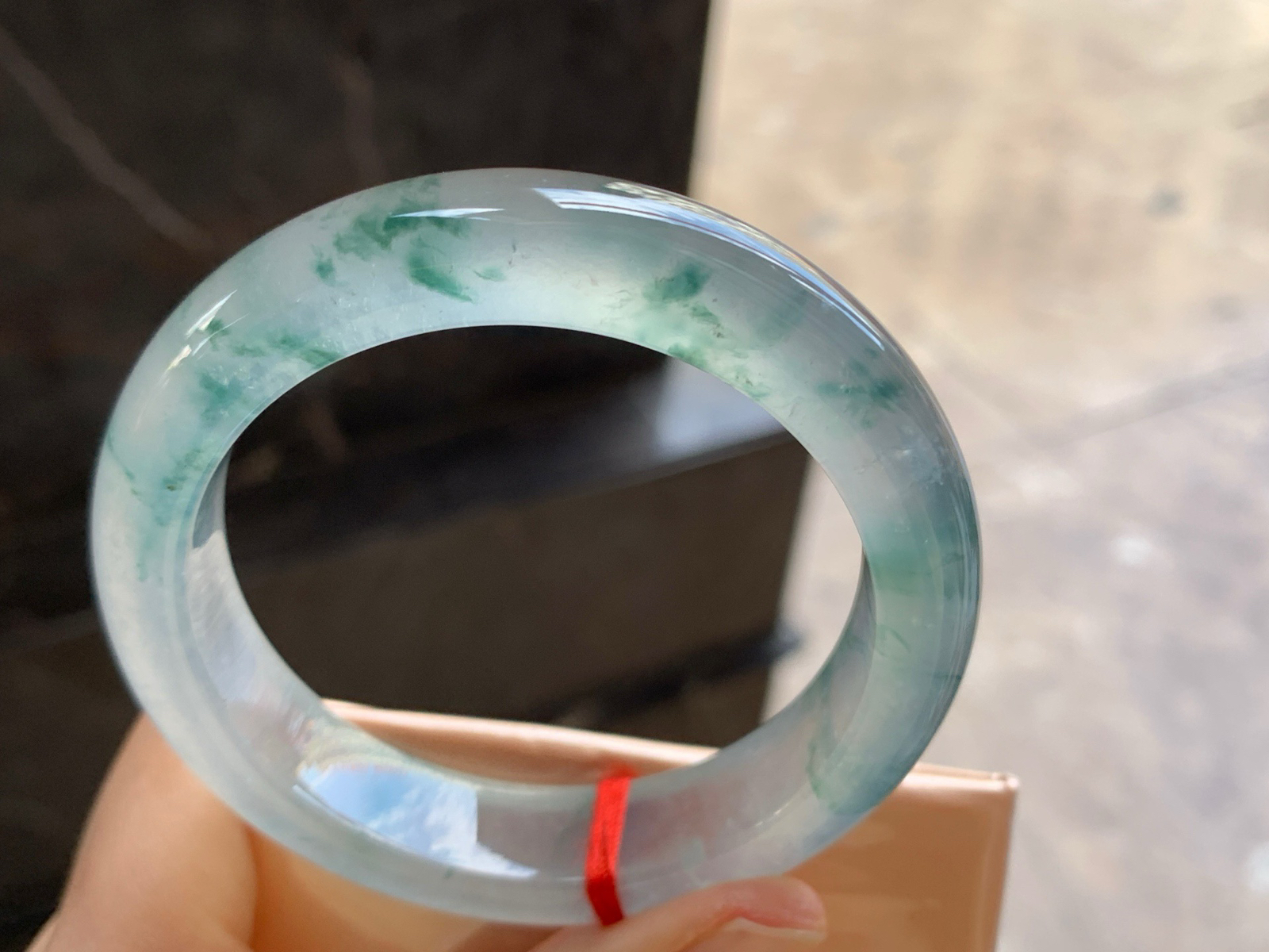 53-12.6-9.3

高冰蓝花手镯^_^透亮