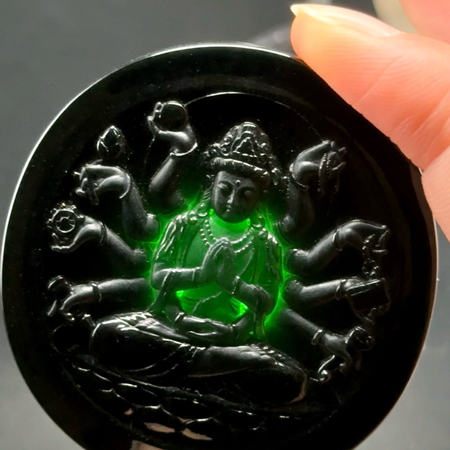 精品墨翠千手观音 种好色正 黑度极好 打灯通透 油性十足 尺寸55.5