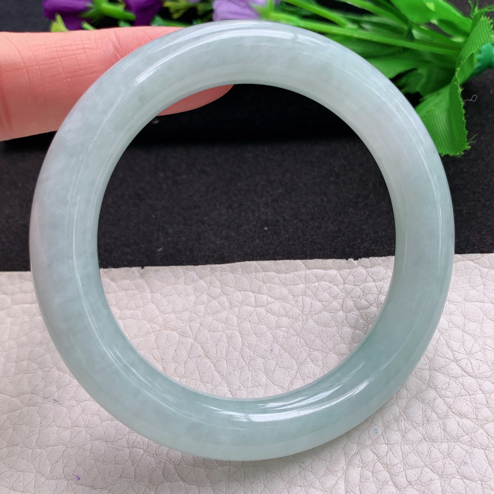 ee实拍57*11*10.8美人镯 缅甸翡翠A货飘花圆条玉手镯