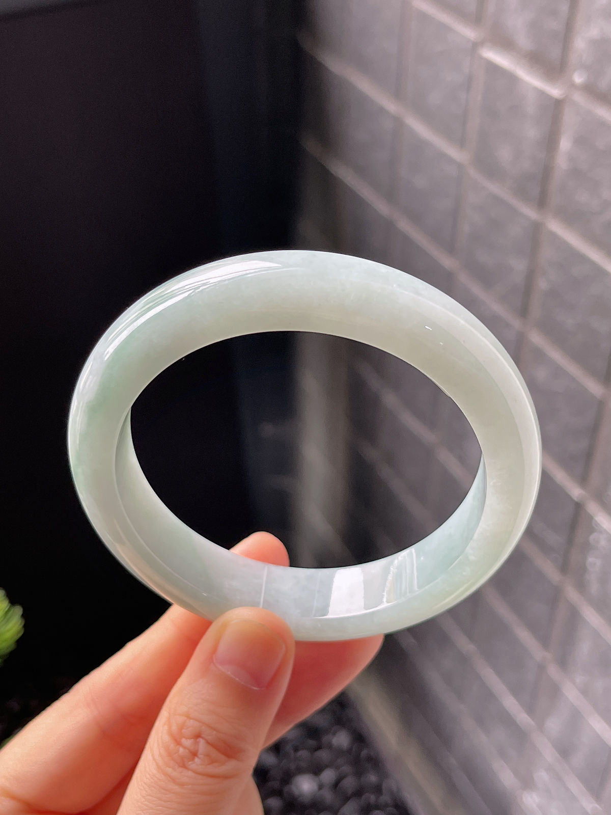 正圈56.8圈口，翡翠糯化种飘绿手镯