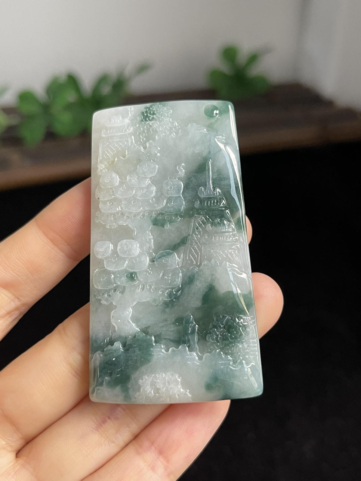 翡翠飘绿山水牌