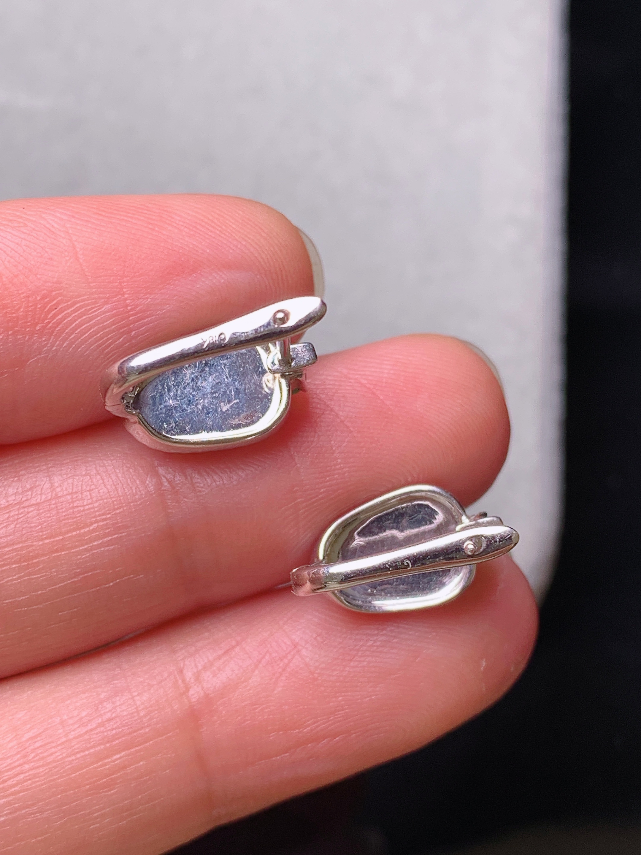 18k金钻镶嵌冰种树叶耳钉 玉质细腻 色泽艳丽清新 水润亮眼 整体尺寸12*7.7*4.3f3