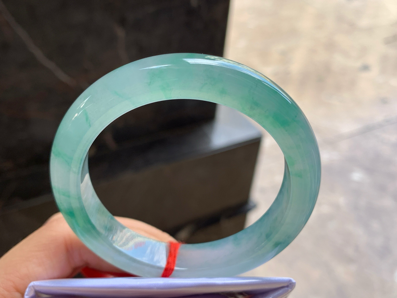 55-12.2-9.2

冰飘绿手镯^_^透亮