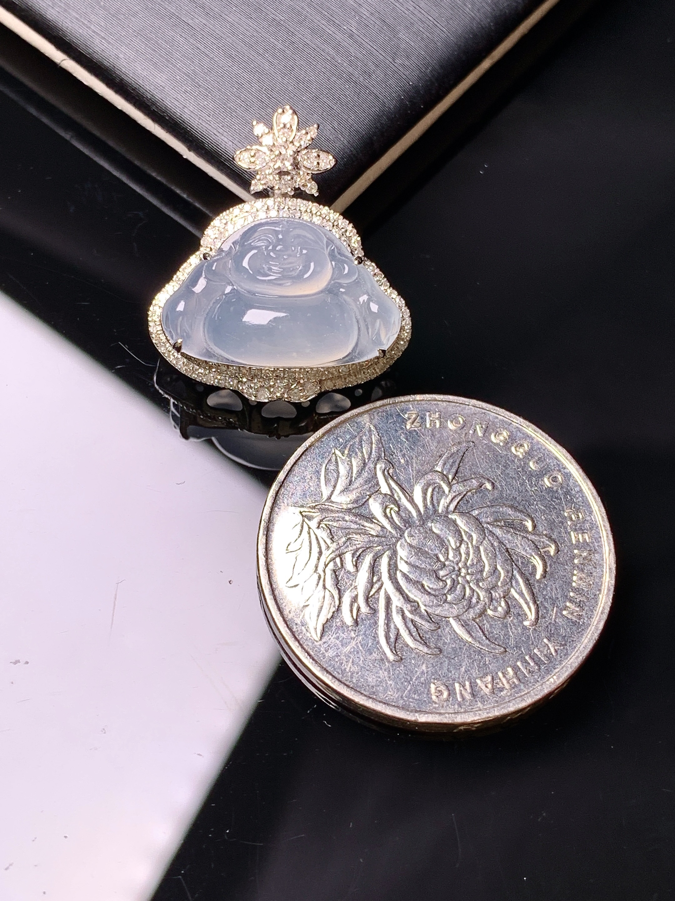 18k金钻镶嵌冰种佛公吊坠 玉质细腻 色泽艳丽清新 水润亮眼 整体尺寸20.8*18.8*8.8y4