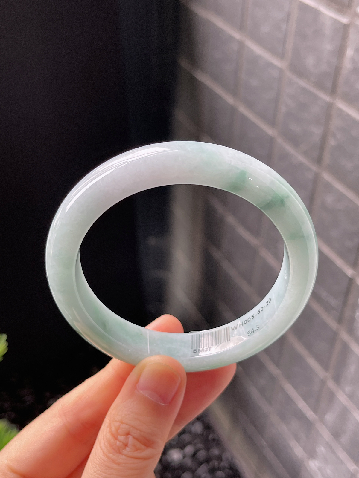 正圈54.3圈口，翡翠糯化种浅绿色手镯