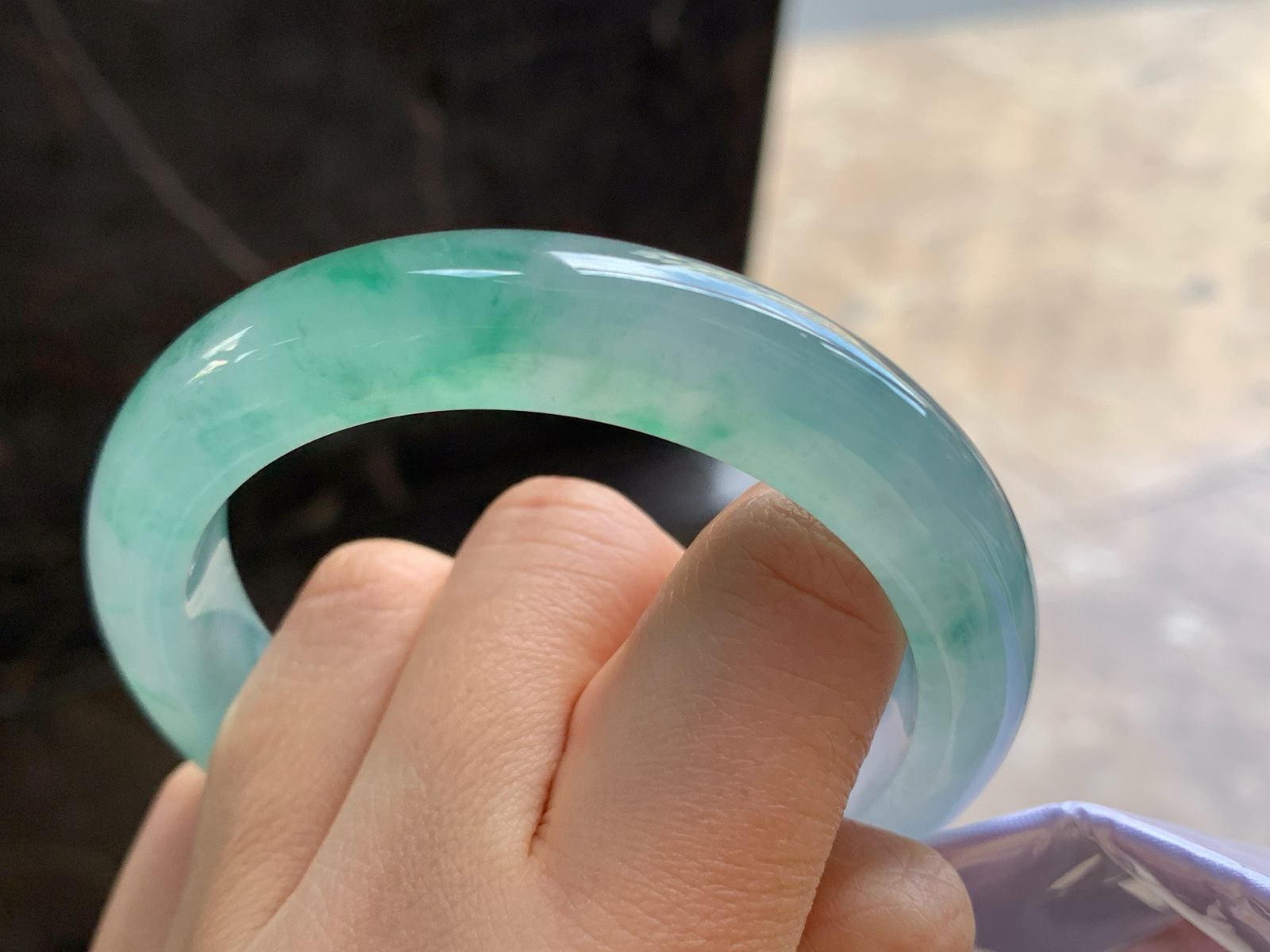 55-12.2-9.2

冰飘绿手镯^_^透亮