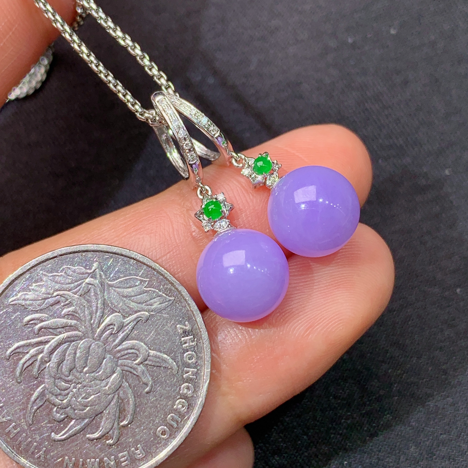 冰紫罗兰圆珠耳坠，18k金镶嵌，温润细腻，颜色鲜艳，Xyg 直径9.3