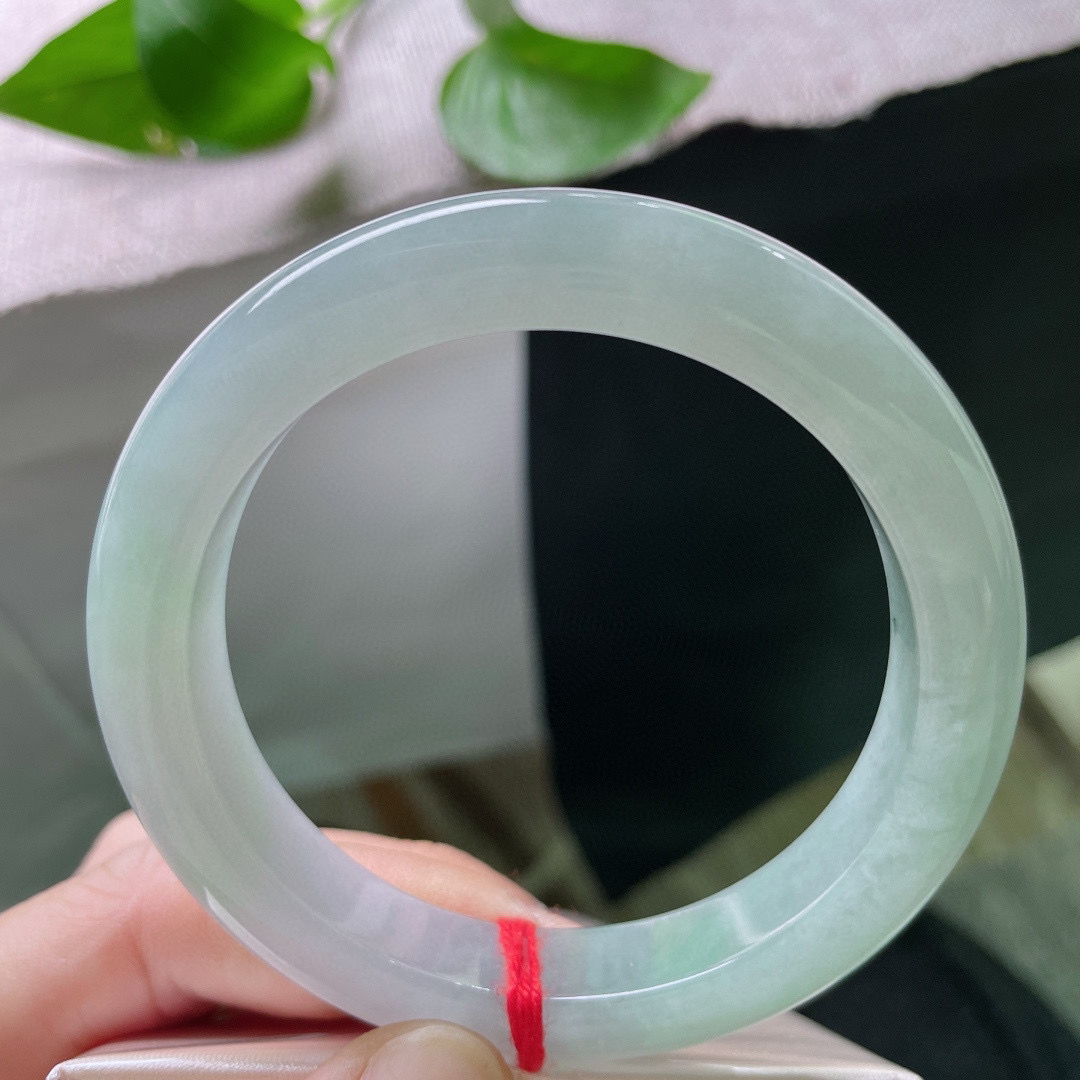 57.8/11.3/9.3绿底正圈，清润，温柔入骨，上手显白又气质。自带滤镜，无暇