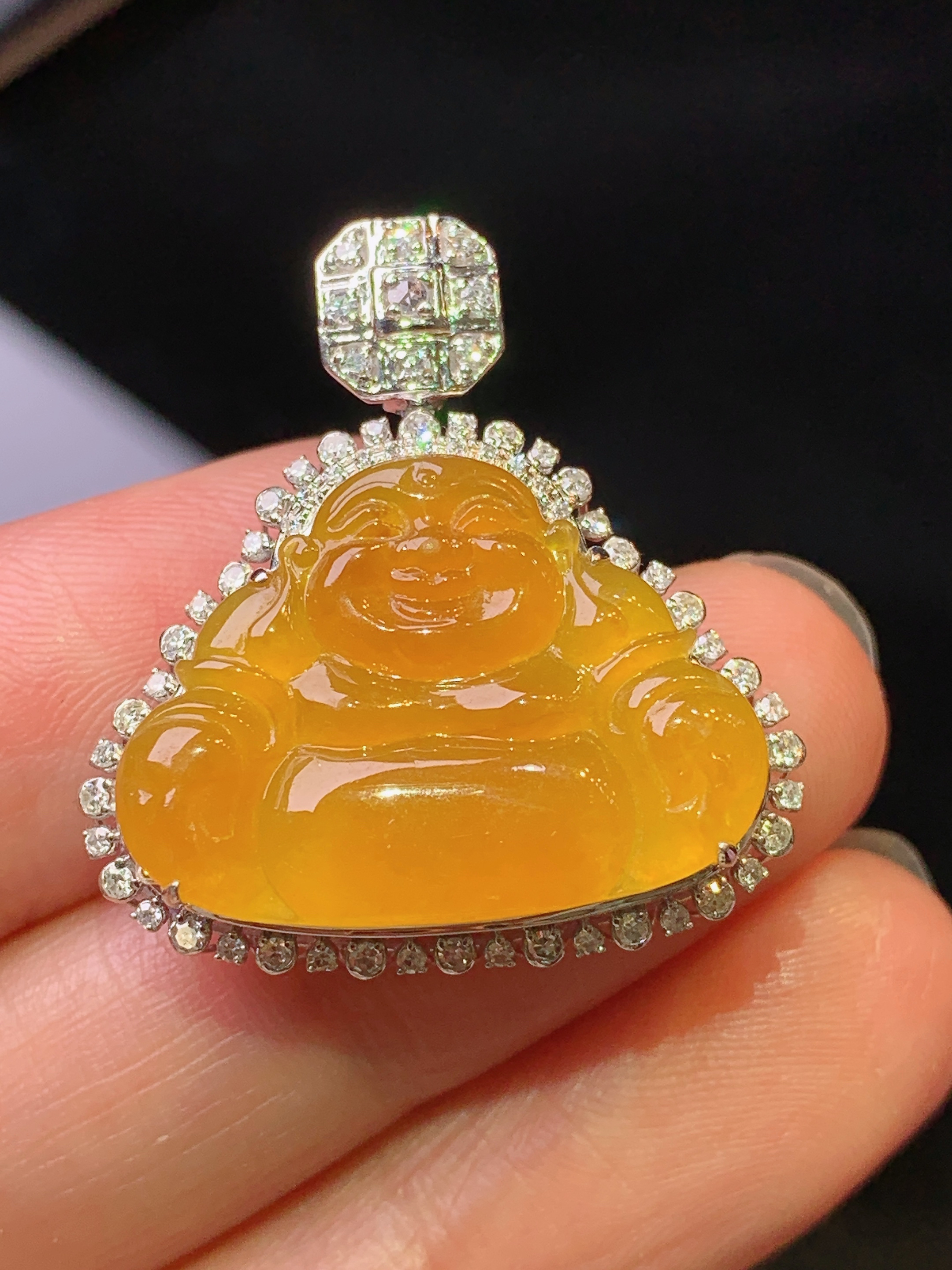 18k金钻镶嵌黄翡佛公吊坠 玉质细腻 色泽艳丽清新 水润亮眼 整体尺寸27.5*25.7*8.2y4