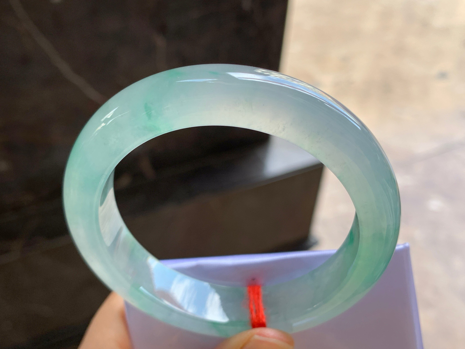 57-13-9.2

冰种飘绿手镯^_^透亮