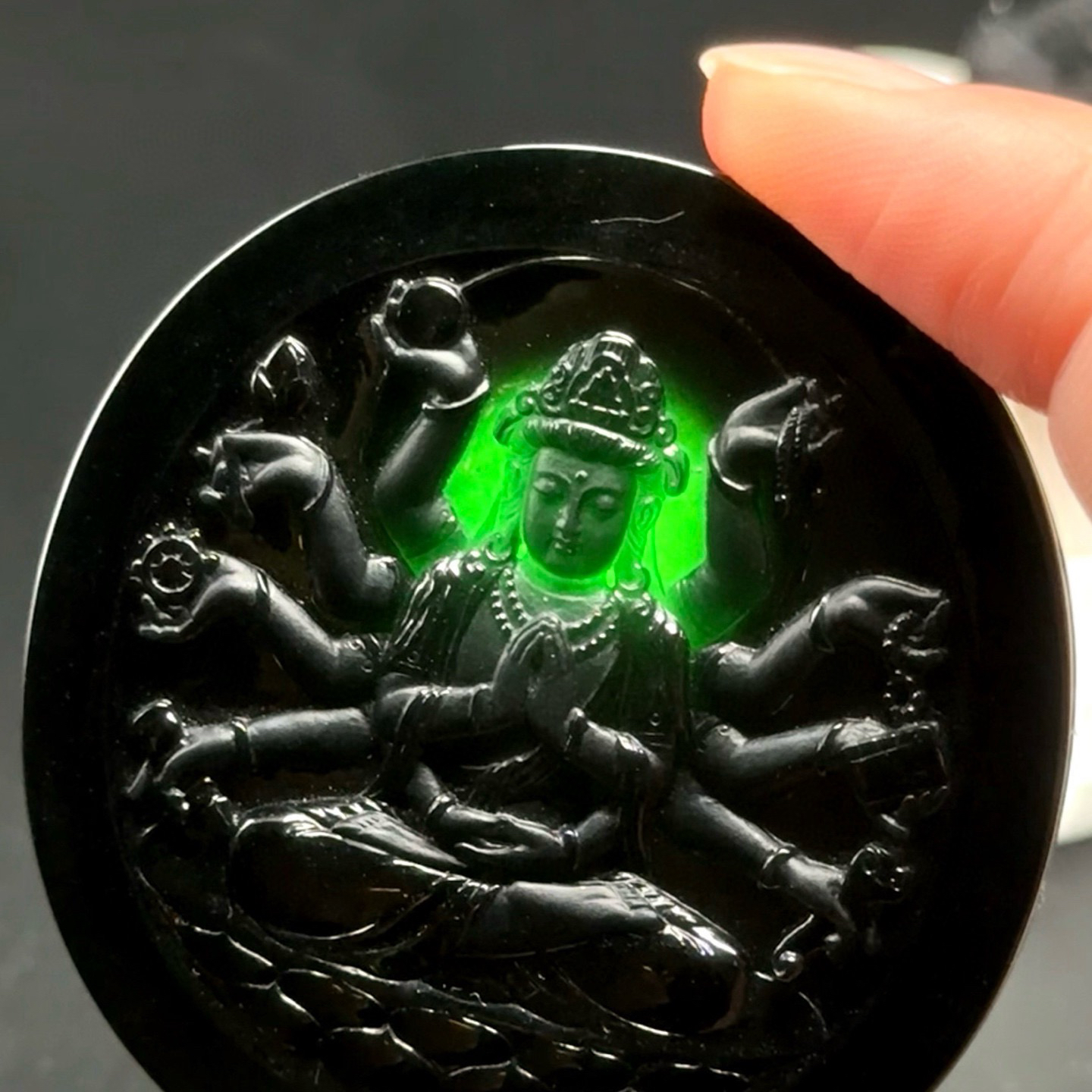 精品墨翠千手观音 种好色正 黑度极好 打灯通透 油性十足 尺寸55.5