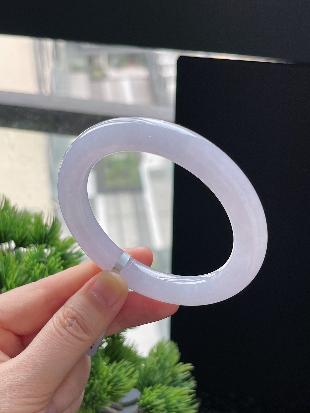 圆镯55.6圈口，翡翠冰糯种淡紫色手镯