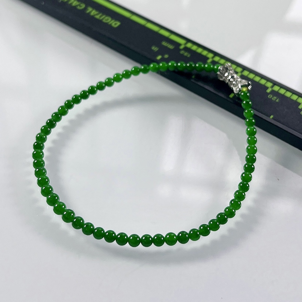 收藏级别，缅甸天然翡翠A货，卡3冰种满绿帝王绿小米珠小圆珠手串手链，尺寸：3mm/60颗，长度172mm，重量：3.20g