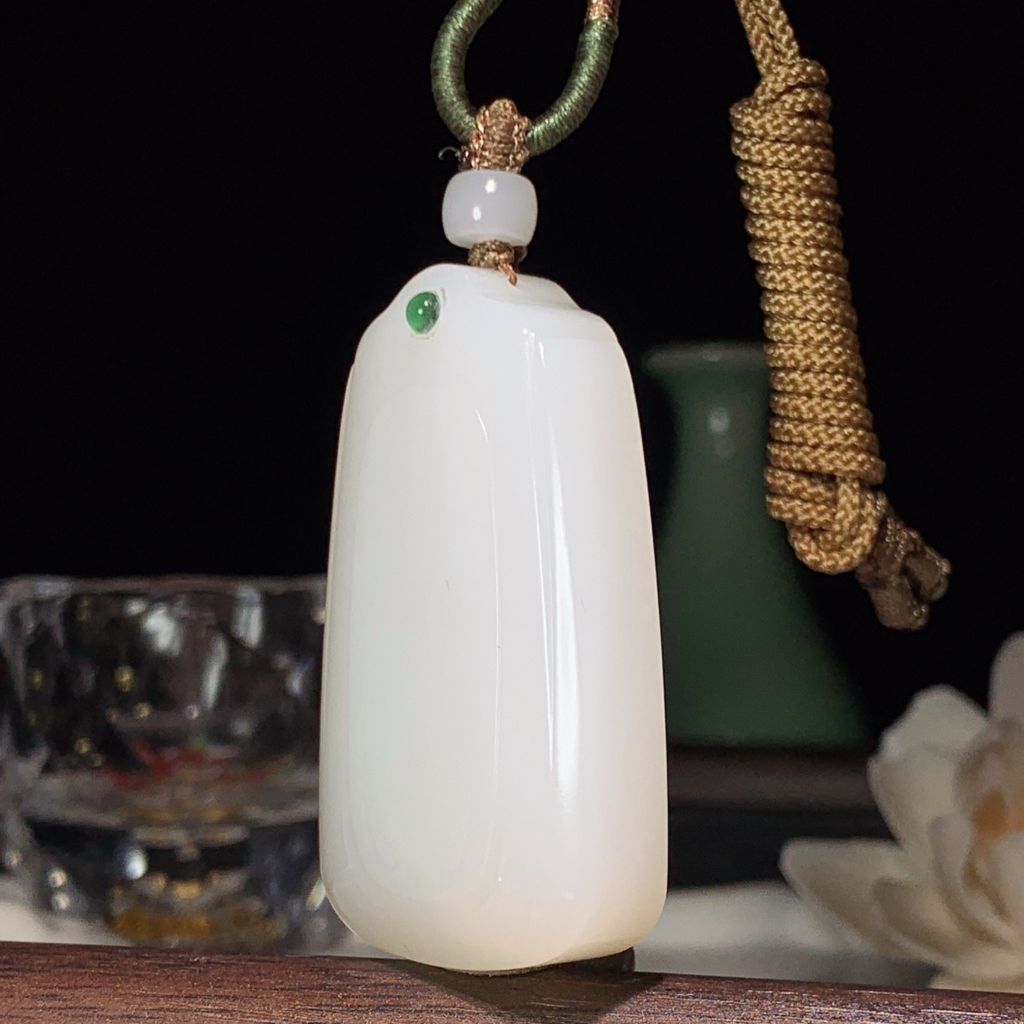 新疆和田玉羊脂白玉平安无事牌挂件。尺寸50/28/13重44克 玉质细腻油润 底色纯净 脂粉好，品质