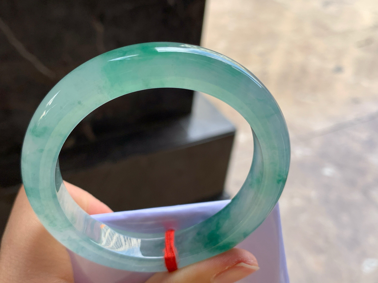 55-12.2-9.2

冰飘绿手镯^_^透亮