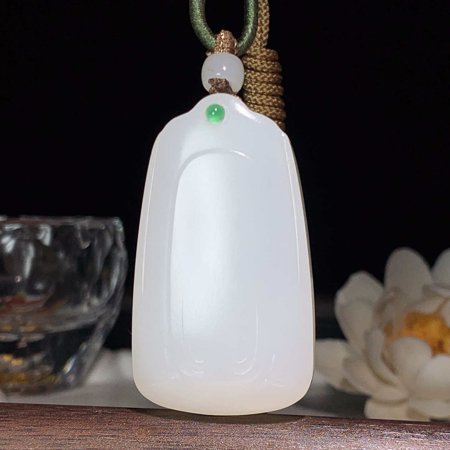 新疆和田玉羊脂白玉平安无事牌挂件。尺寸50/28/13重44克 玉质细腻油润 底色纯净 脂粉好，品质好！lt260323