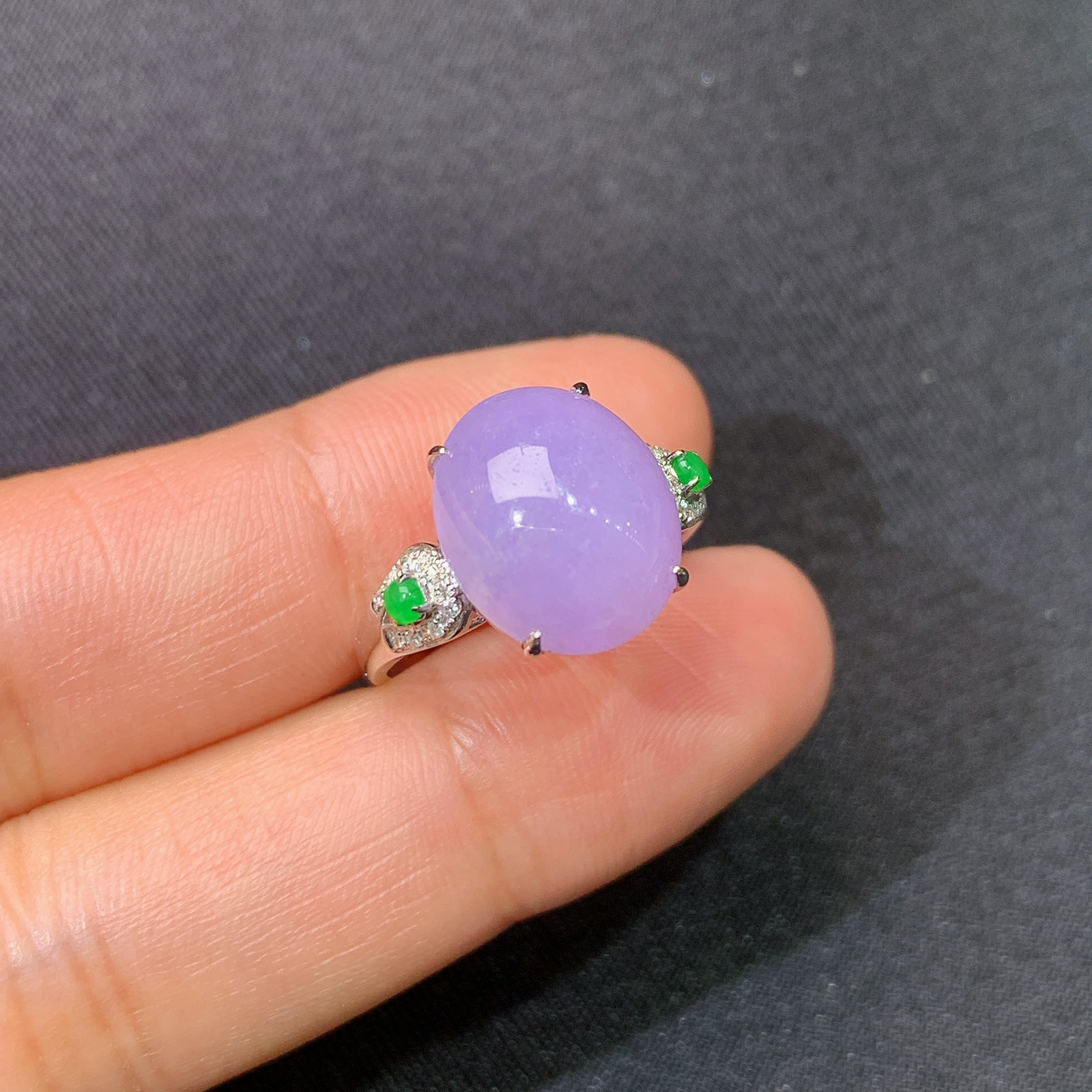 冰紫罗兰蛋面戒指，18k金镶嵌，温润细腻，颜色鲜艳，Xyg 尺寸12.4*10.4*5.2