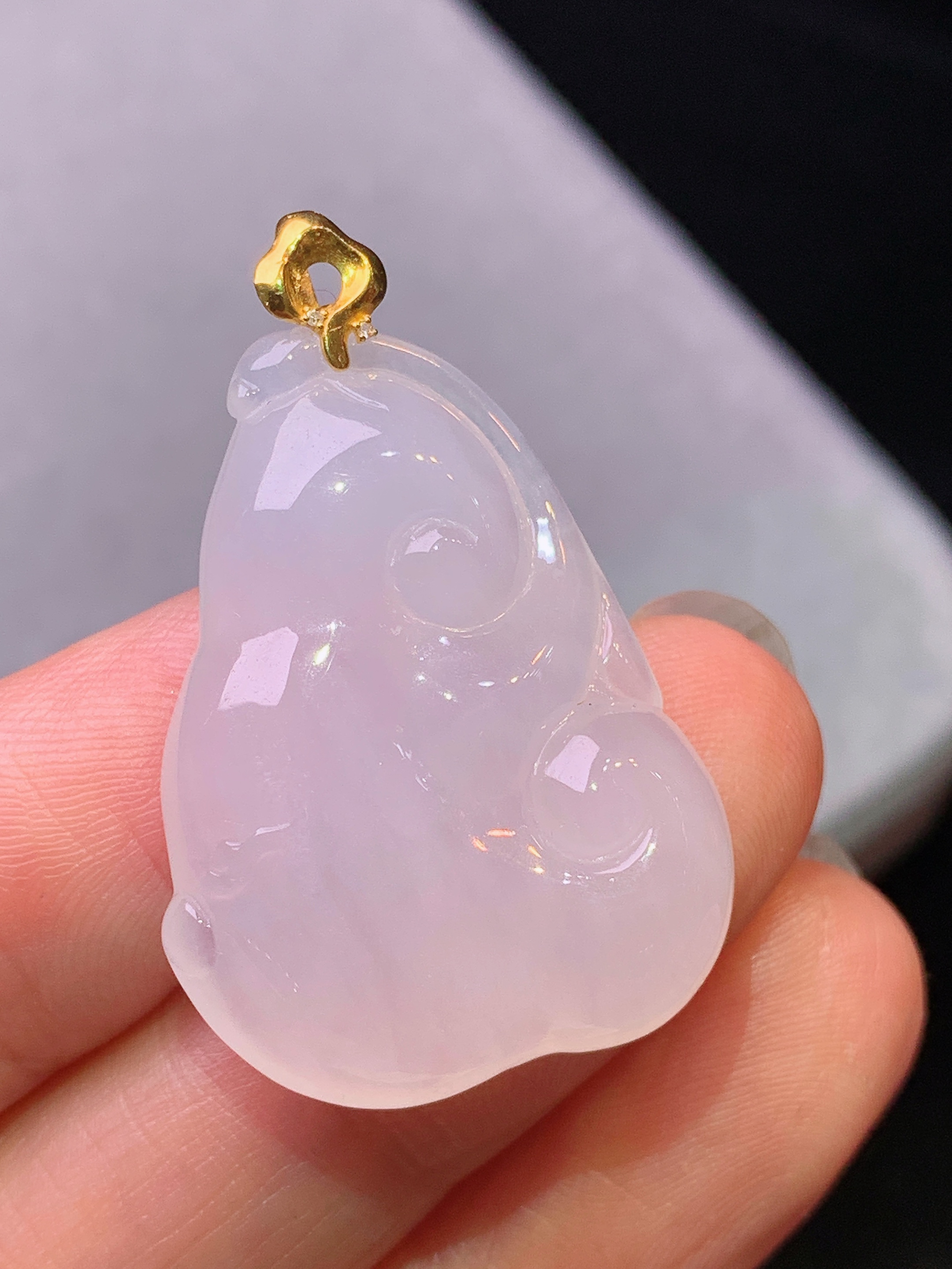 18k金镶嵌冰种如意吊坠 玉质细腻 色泽艳丽清新 水润亮眼 整体尺寸33.6*21.8*6.2b1