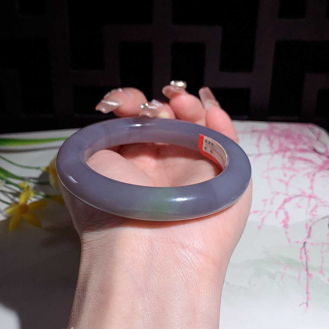 和田玉57圈口紫罗兰色漂翠手镯！翠青手镯，玉质细腻油润 底色纯净 无裂无杂 脂粉好，品质高