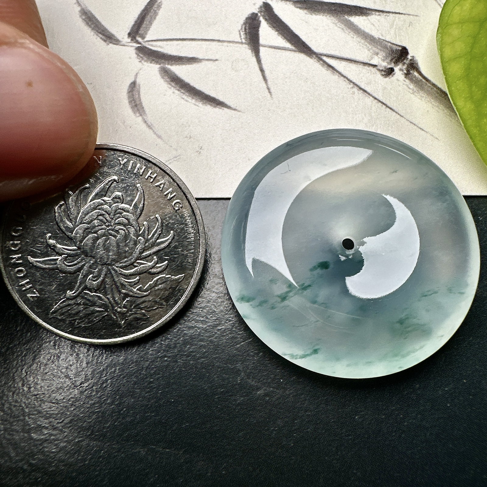 【冰种飘花平安扣】质地细腻冰润，品质很好，冰感十足，胶感明显，收藏品质。