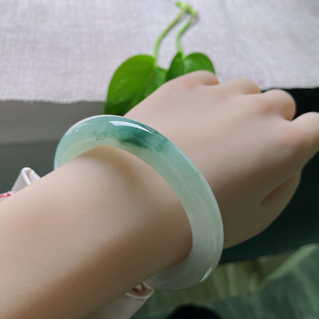 55.3/10.3，飘花圆条，水头好，肉质细腻，花开富贵，吉祥如意