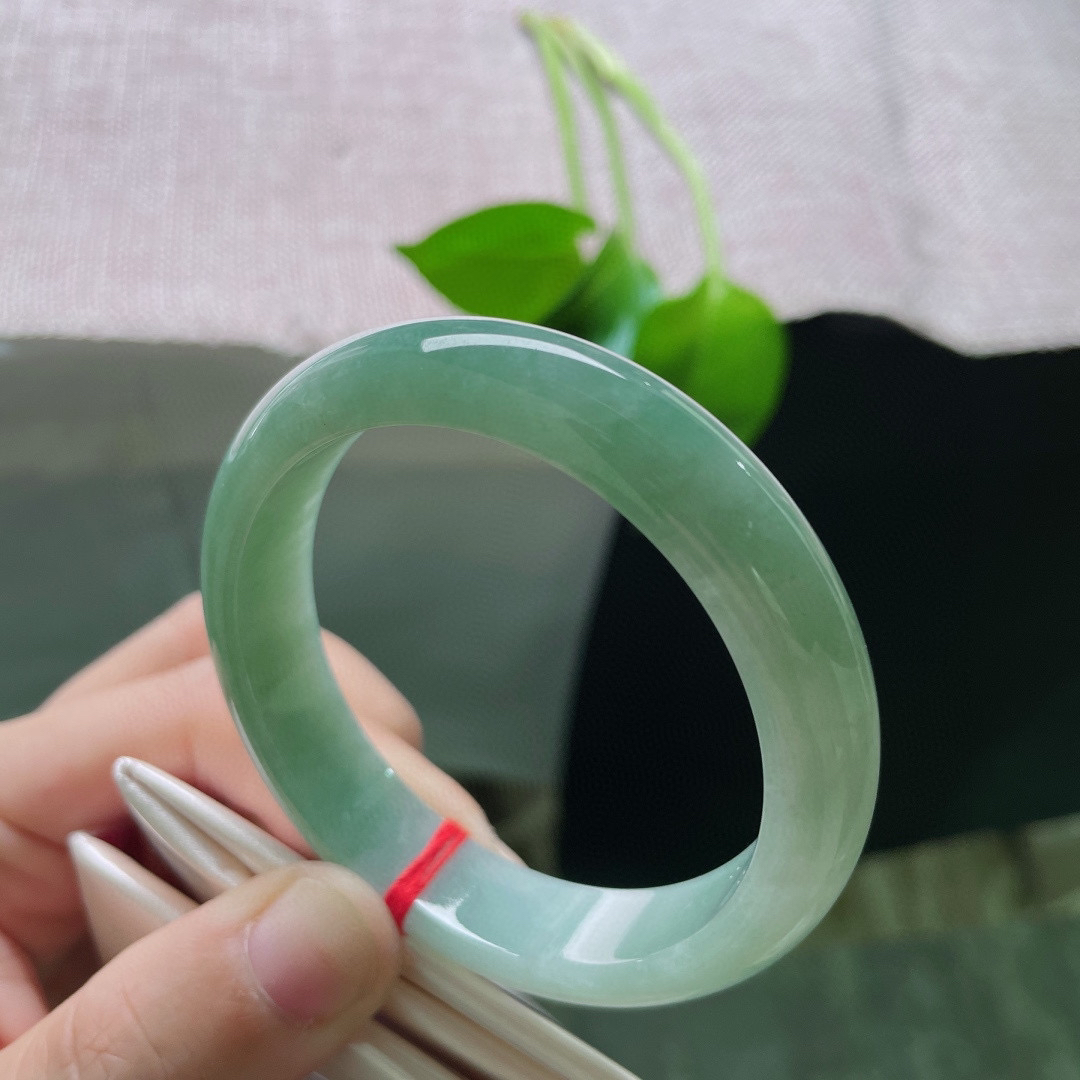 54/12.4/7.5，油绿正圈，水润细腻，油润有光泽，闭月羞花，