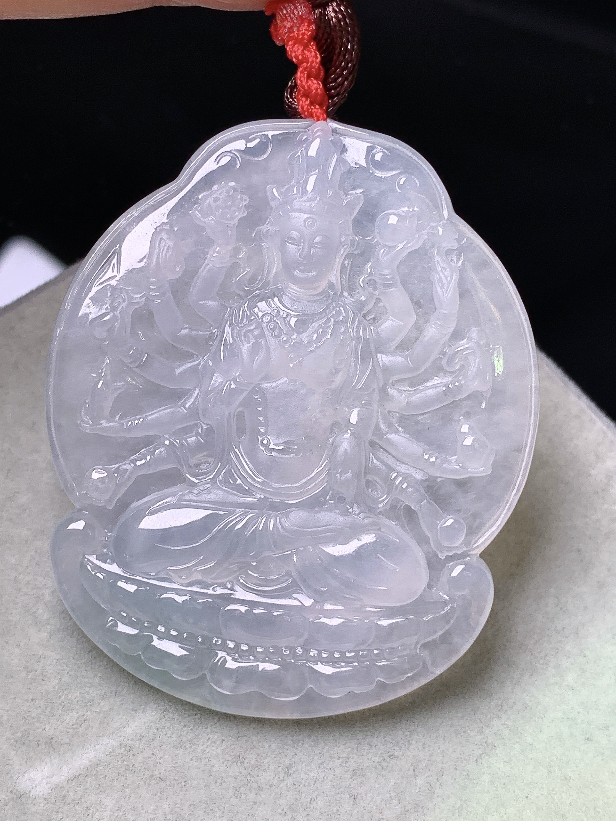 冰种观音菩萨牌子吊坠 玉质细腻 色泽艳丽清新 水润亮眼 整体尺寸48.5*40*5.3b2