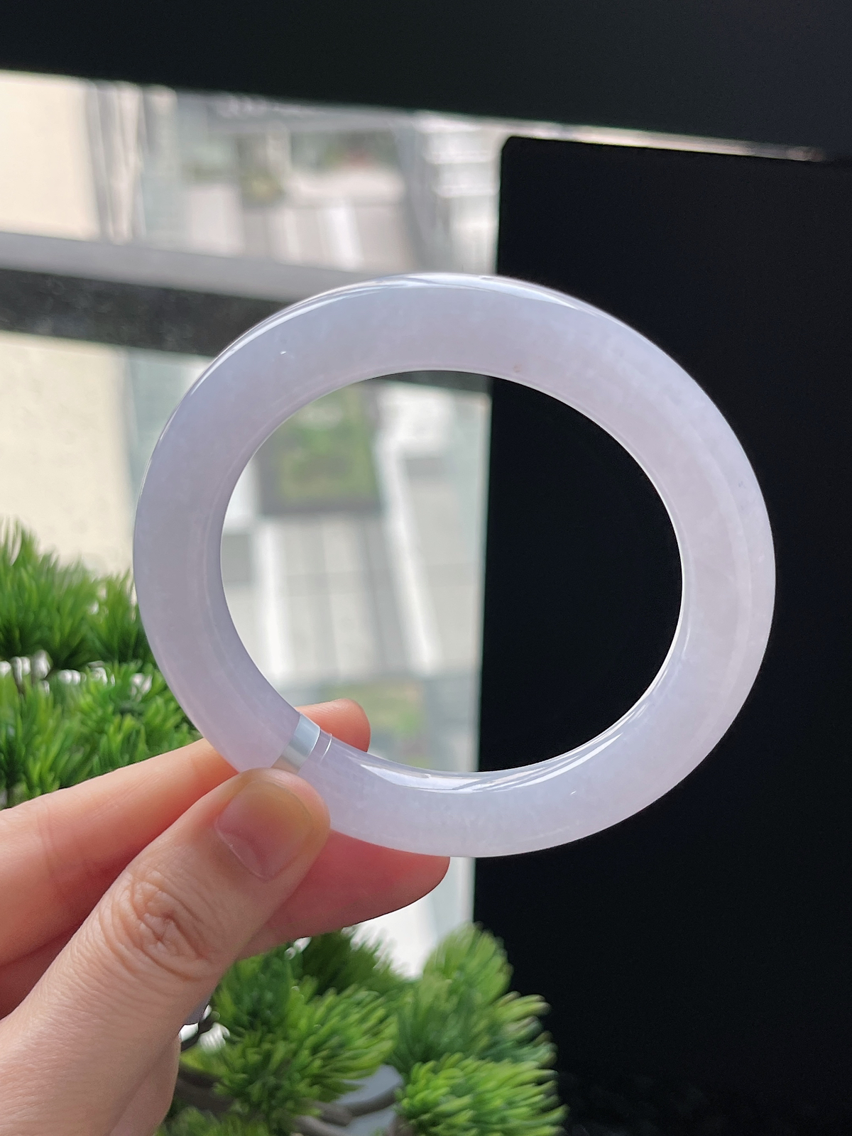 圆镯55.6圈口，翡翠冰糯种淡紫色手镯