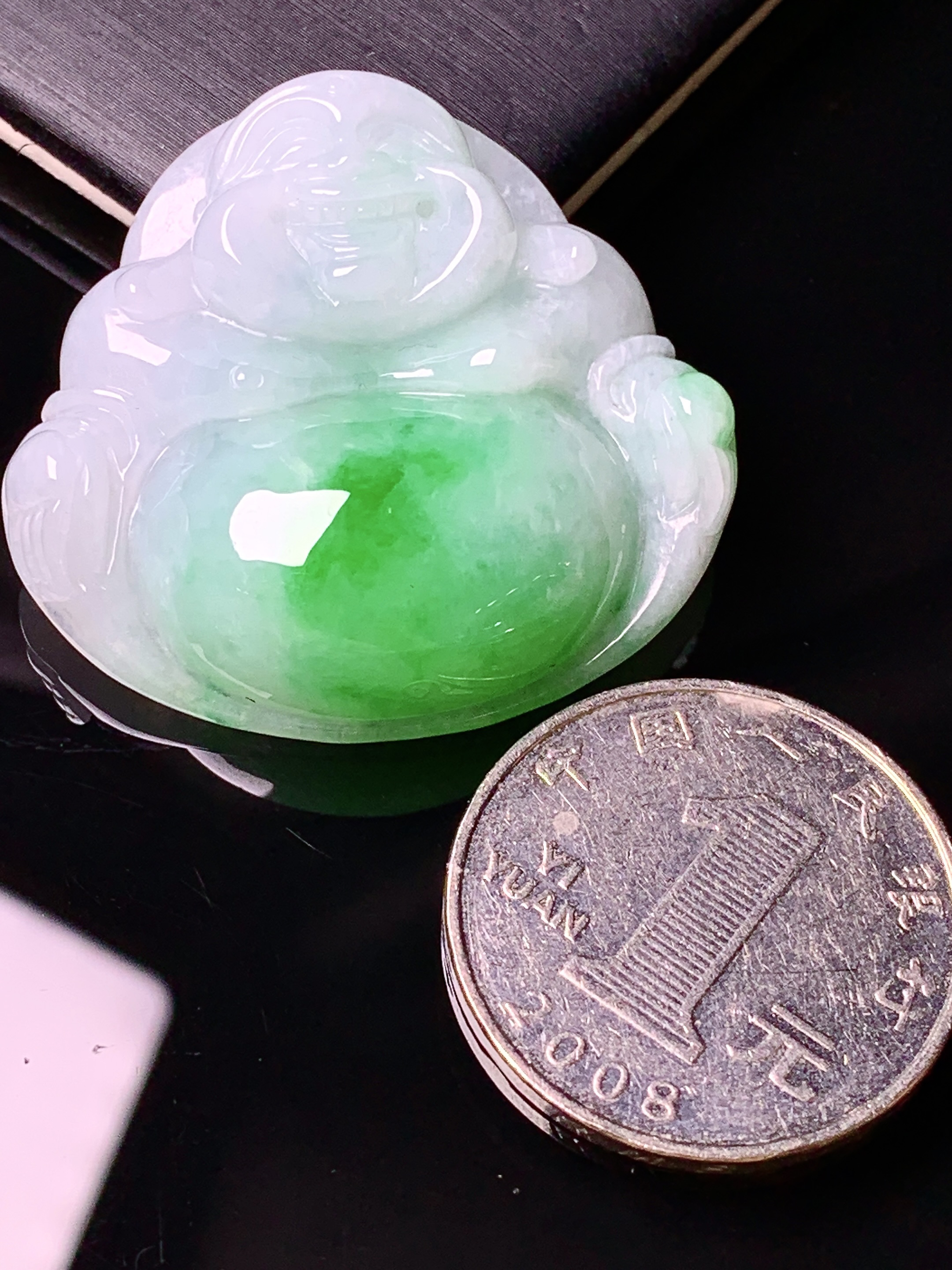 飘绿佛公吊坠 玉质细腻 色泽艳丽清新 水润亮眼 整体尺寸33.8*36.8*10.2x1