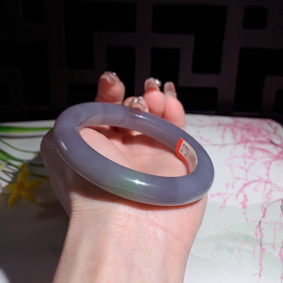 和田玉57圈口紫罗兰色漂翠手镯！翠青手镯，玉质细腻油润 底色纯净 无裂无杂 脂粉好，品质高