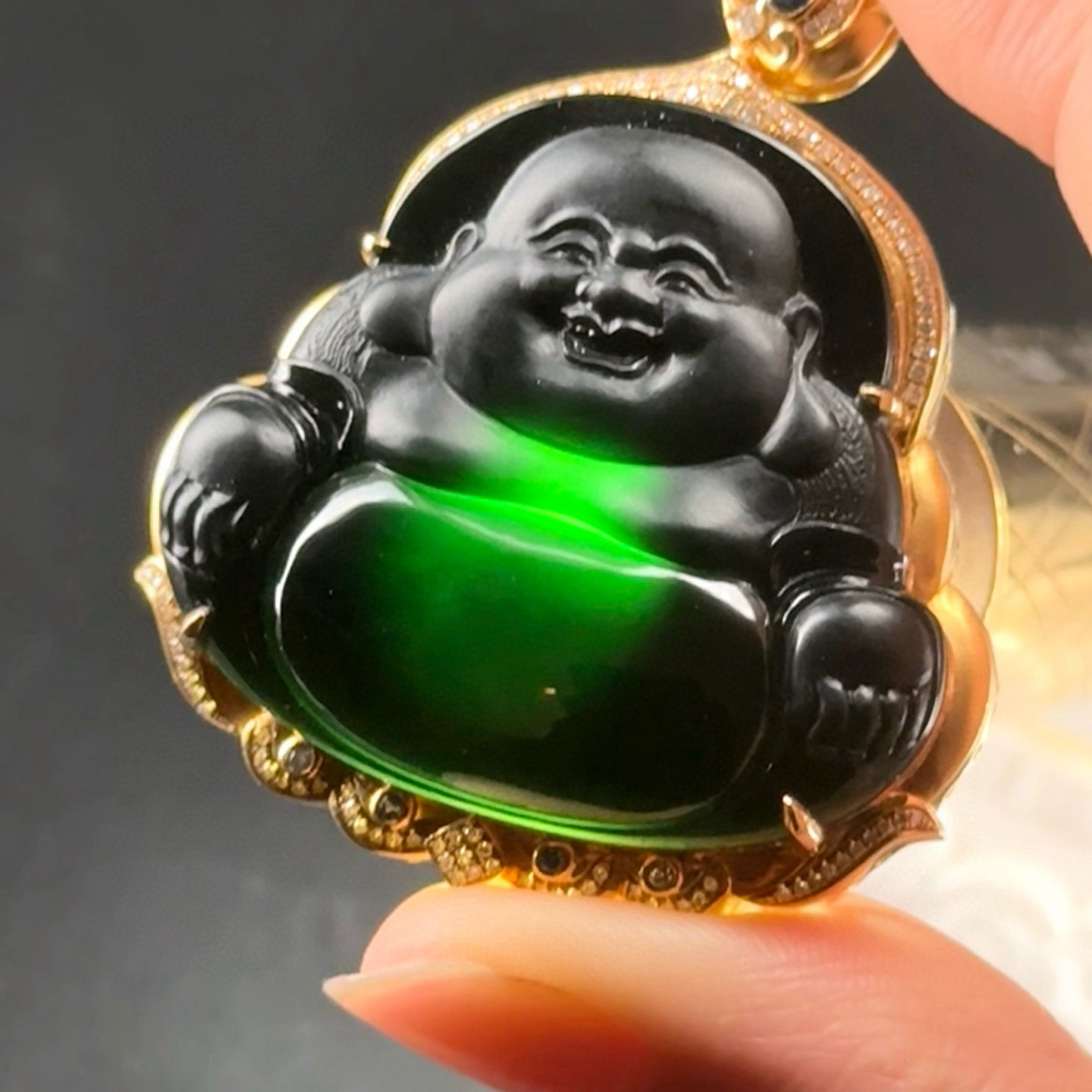 精品18k墨翠大肚佛 种好色正 黑度极好 打灯通透 油性十足  尺寸49.2