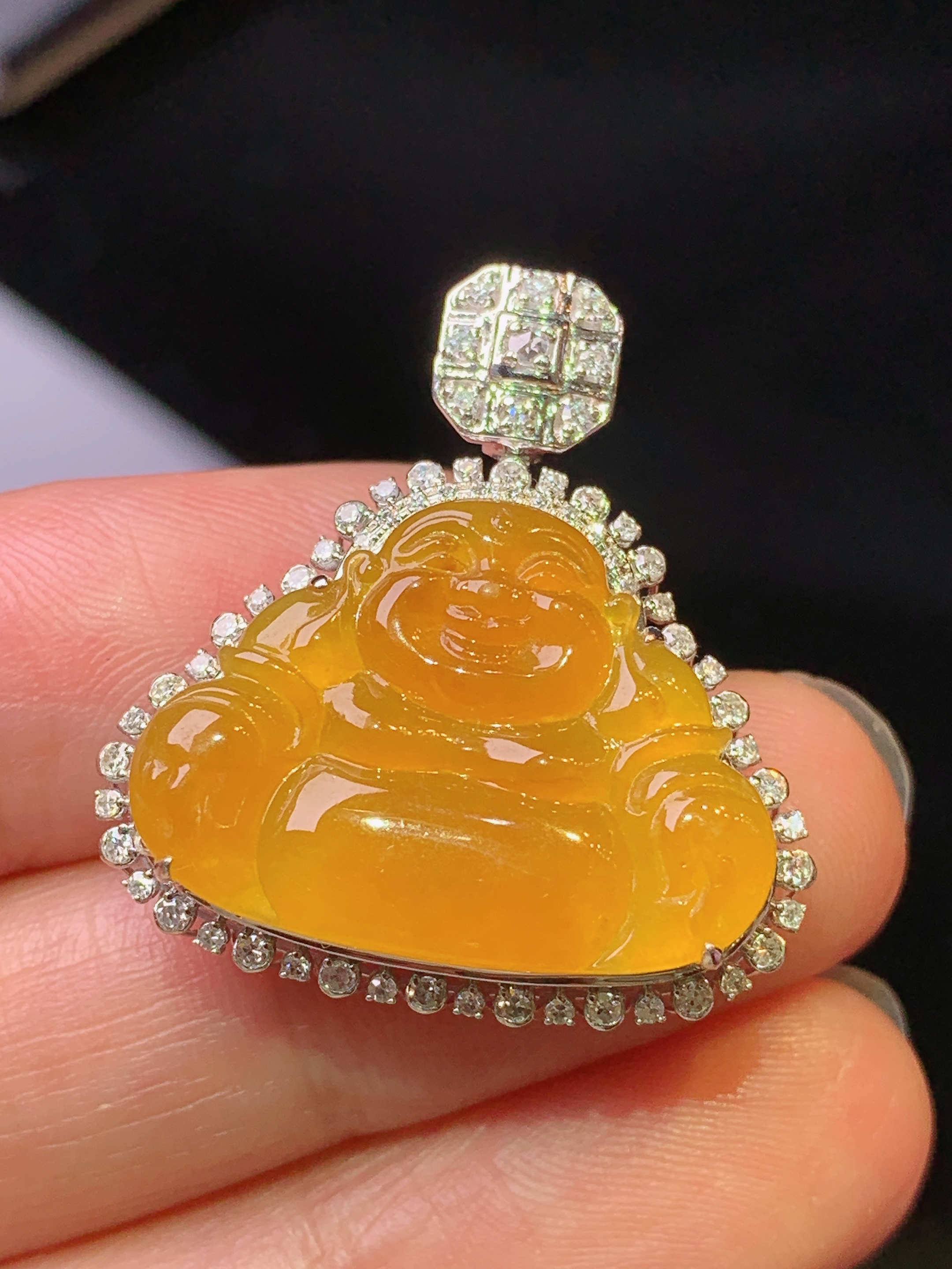 18k金钻镶嵌黄翡佛公吊坠 玉质细腻 色泽艳丽清新 水润亮眼 整体尺寸27.5*25.7*8.2y4