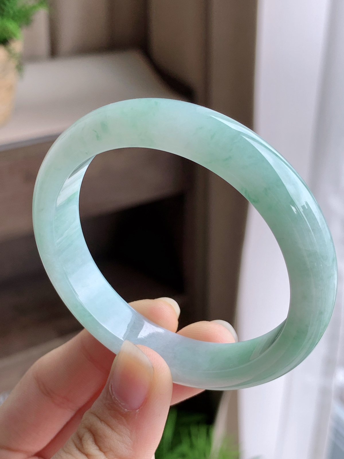 【手镯】正圈 圈口 55 56
【尺寸】55.7-11.9-7.6
【说明】冰飘花 烟雨晴水 种老