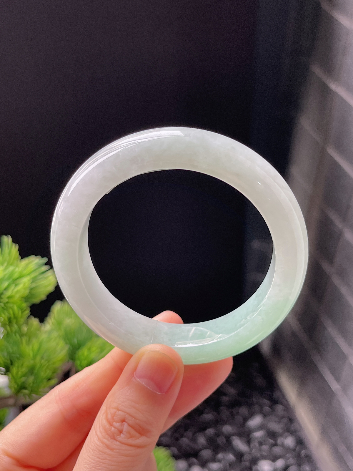 正圈51.4圈口，翡翠冰糯种淡绿色手镯