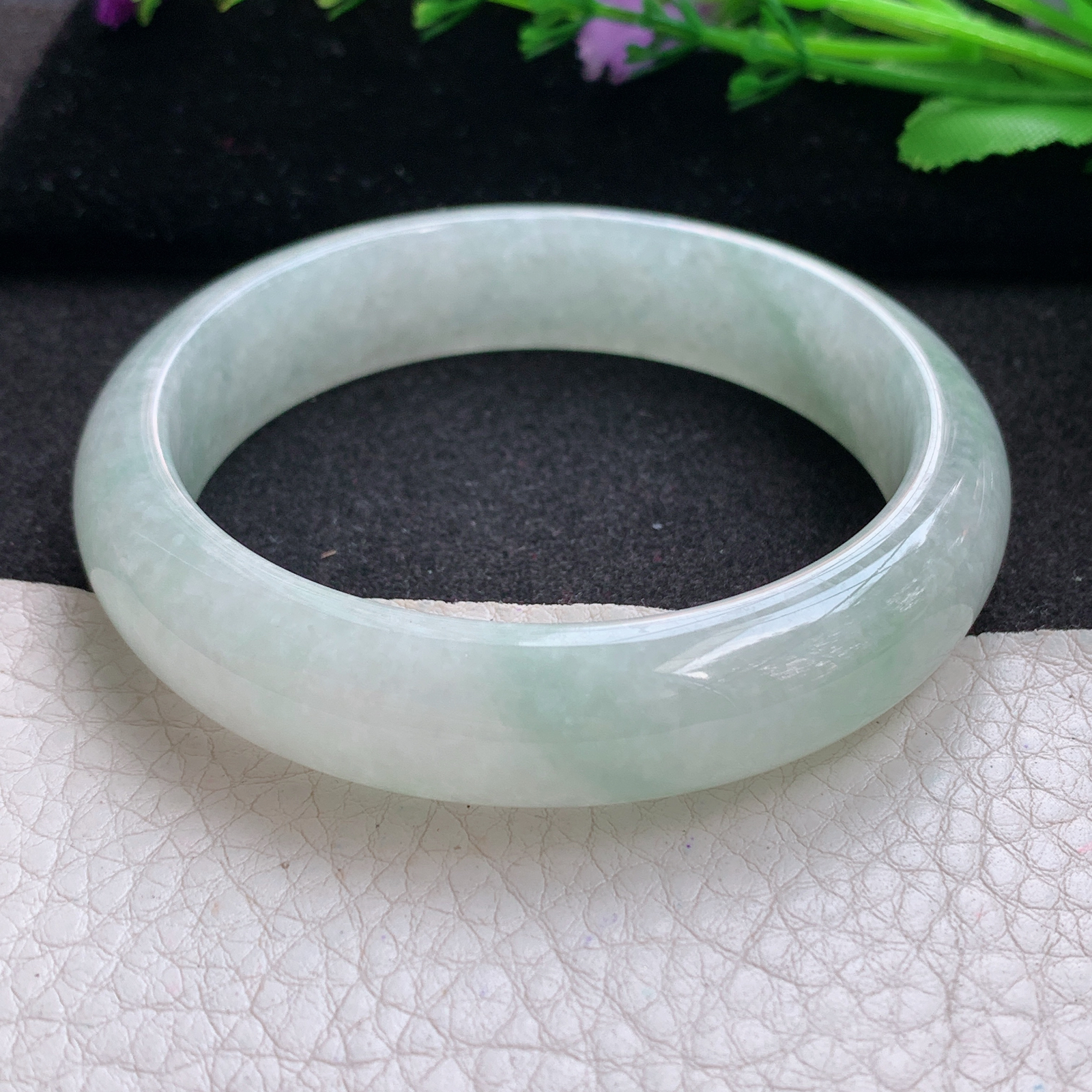z实拍56*13.6*8平安镯 缅甸翡翠A货玉手镯精美浅绿正圈玉手镯
