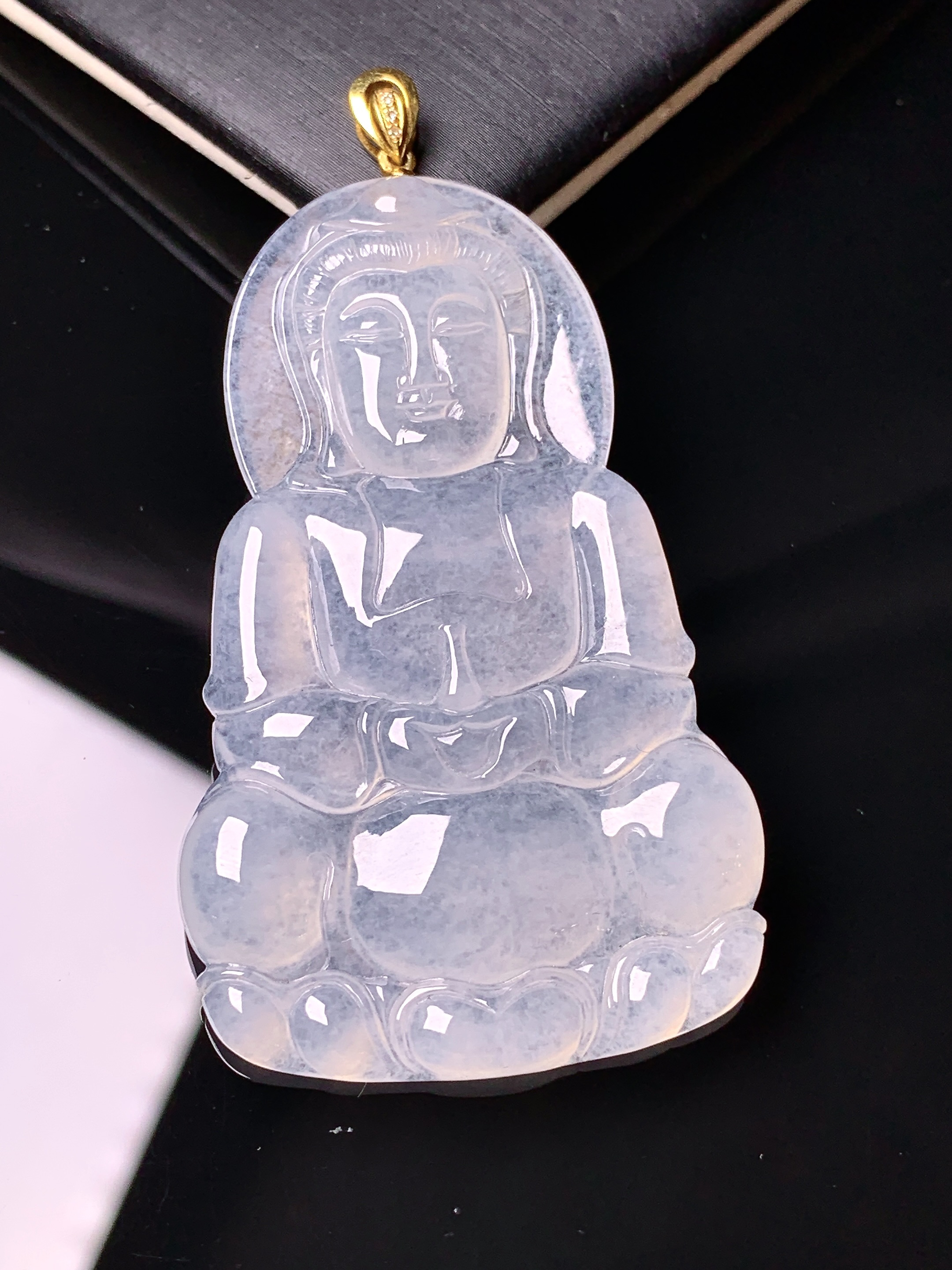 18k金镶嵌冰种观音吊坠 玉质细腻 色泽艳丽清新 水润亮眼 整体尺寸61.2*32.8*5f3