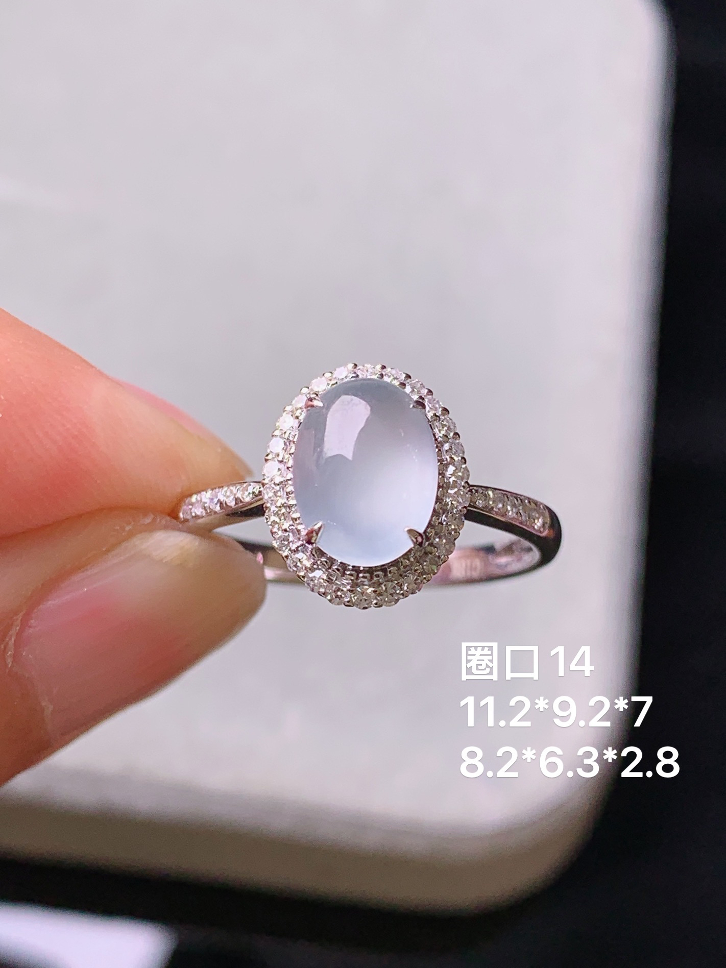 18k金钻镶嵌冰种蛋面戒指 玉质细腻 色泽艳丽清新 水润亮眼 圈口14 整体尺寸11.2*9.2*7f3
