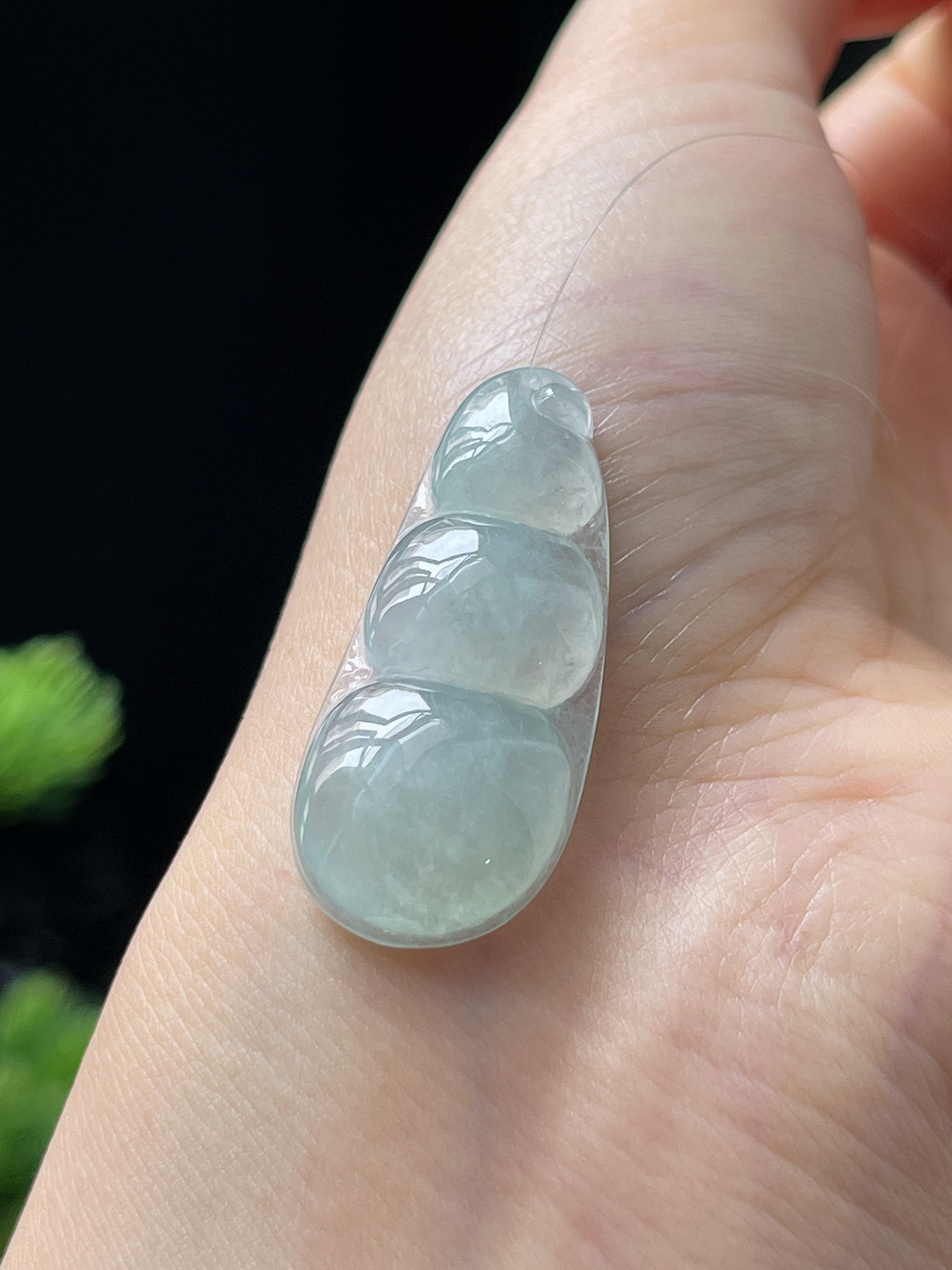 翡翠冰糯种淡绿色四季豆挂件