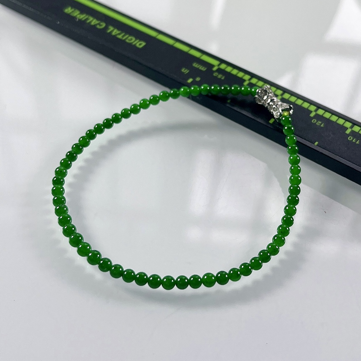 收藏级别，缅甸天然翡翠A货，卡3冰种满绿帝王绿小米珠小圆珠手串手链，尺寸：3mm/60颗，长度172mm，重量：3.20g