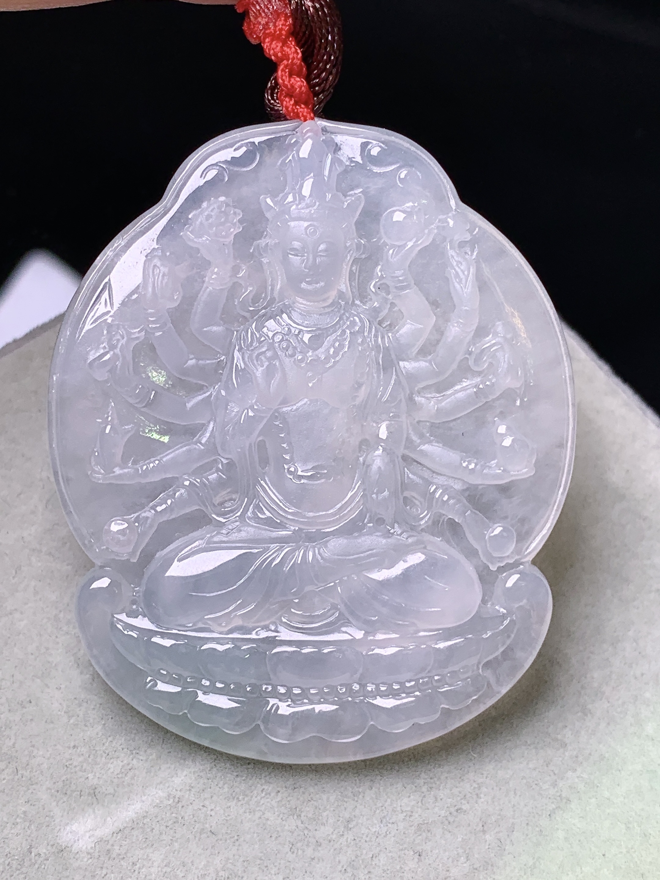 冰种观音菩萨牌子吊坠 玉质细腻 色泽艳丽清新 水润亮眼 整体尺寸48.5*40*5.3b2