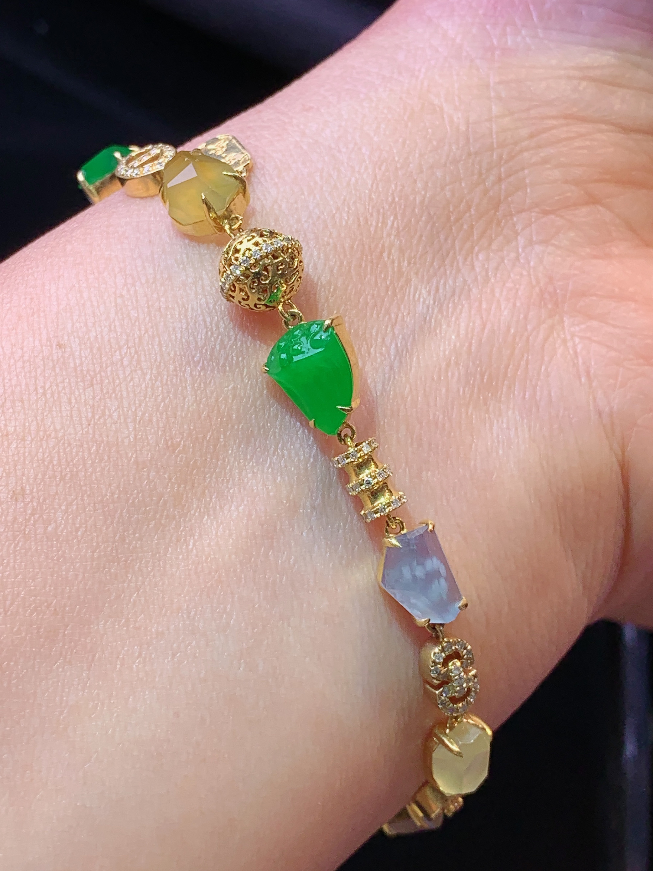 18k金钻镶嵌多彩随形手链 玉质细腻 色泽艳丽清新 水润亮眼 整体尺寸180*7.7*4.2L3