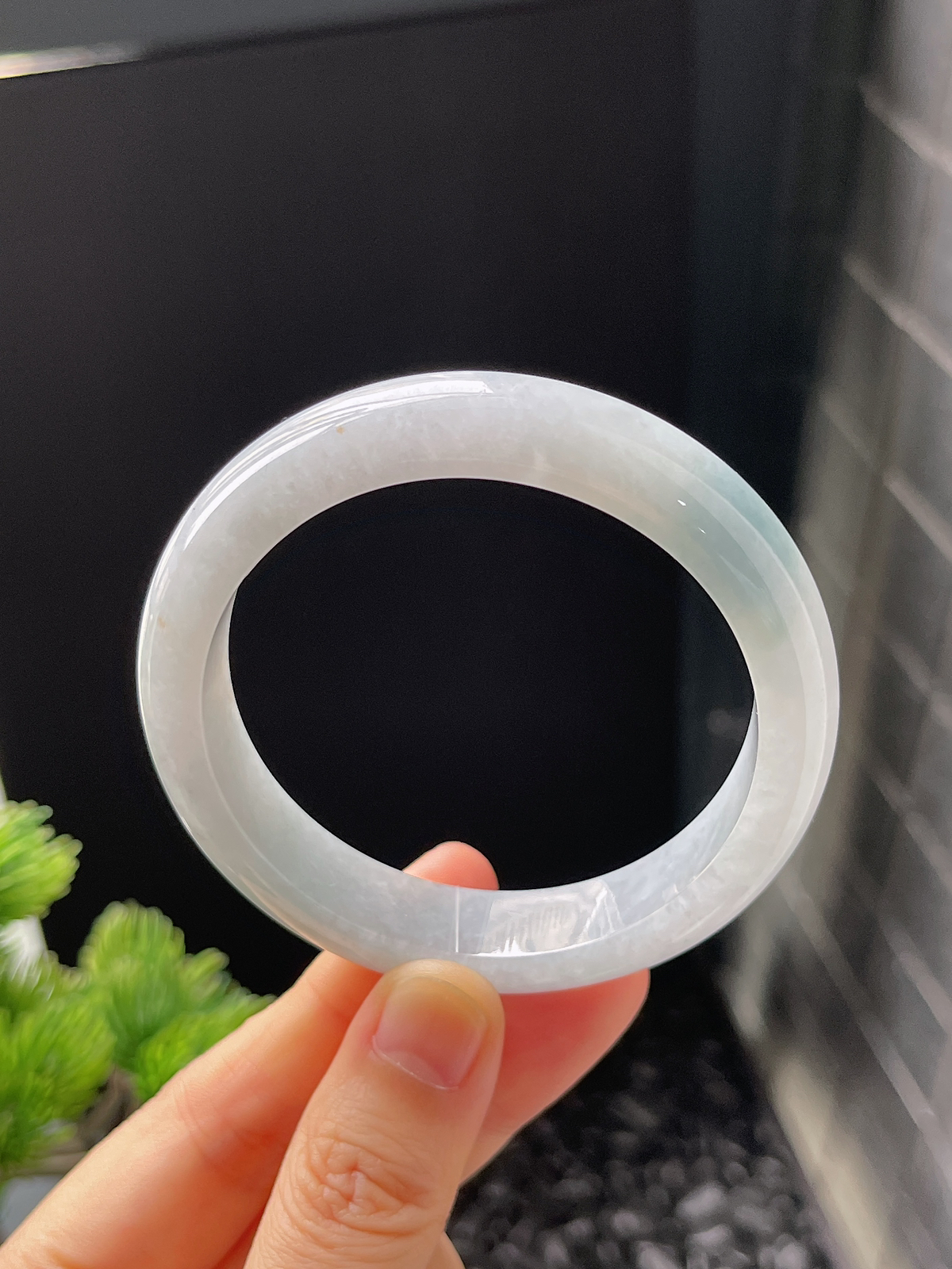 正圈53.6圈口，翡翠糯化种淡蓝色手镯