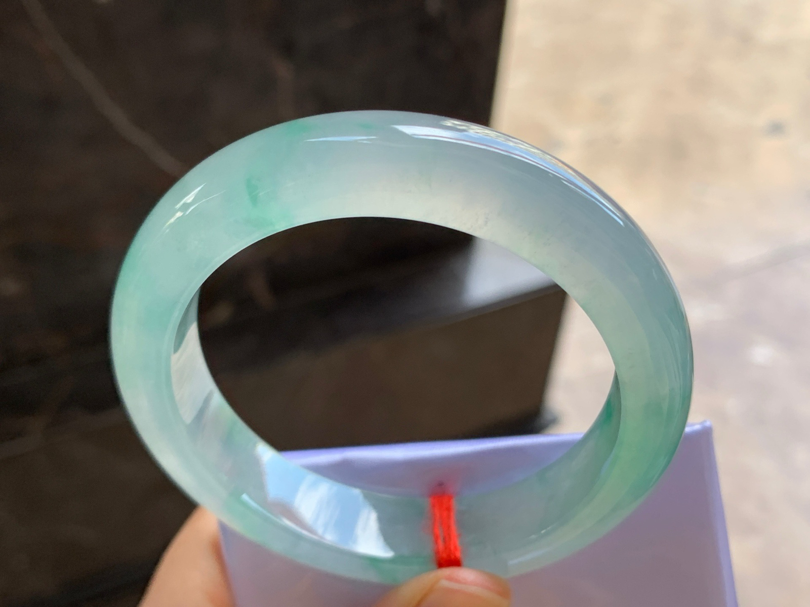 57-13-9.2

冰种飘绿手镯^_^透亮