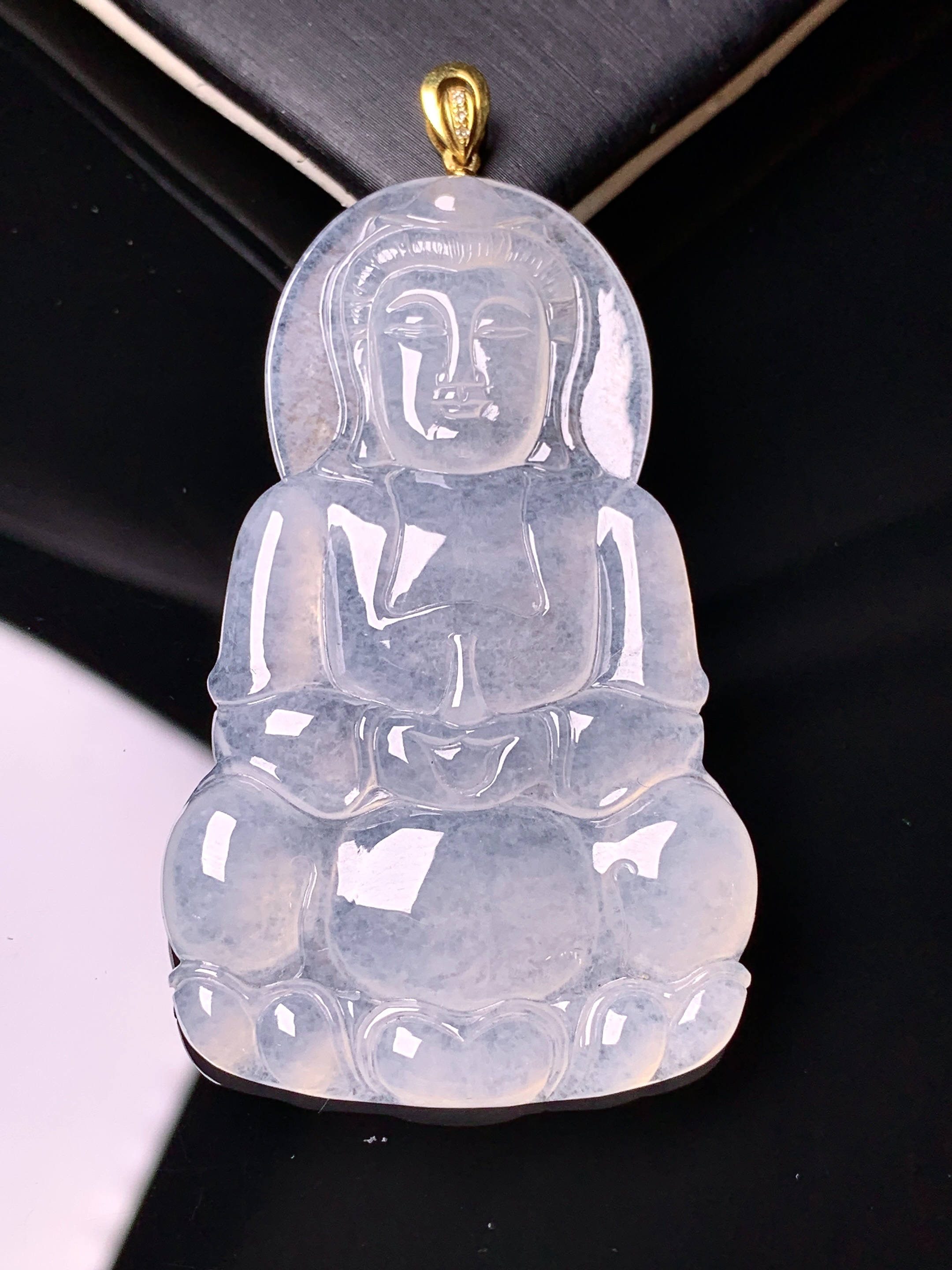 18k金镶嵌冰种观音吊坠 玉质细腻 色泽艳丽清新 水润亮眼 整体尺寸61.2*32.8*5f3