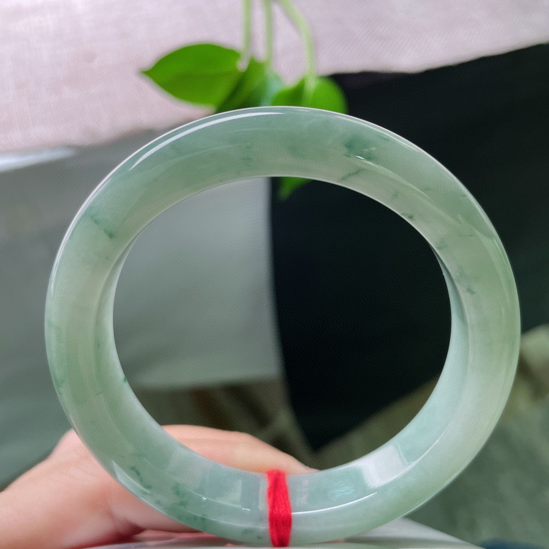 56.6/13.2/8.9，飘花正圈，蓝底，底子干净清爽，细腻，花色灵动飘逸，无纹裂