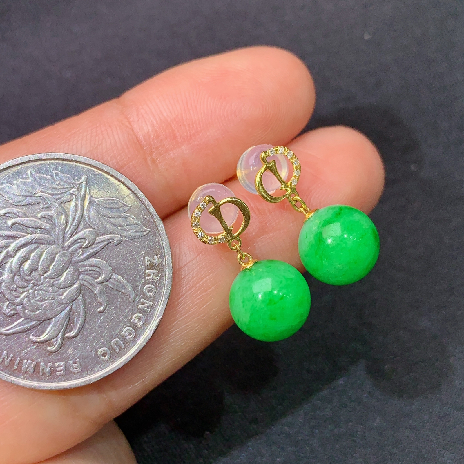 阳绿圆珠耳坠，18k金镶嵌，简约时尚，冰润色阳，种水足，Xyg 尺寸8.5